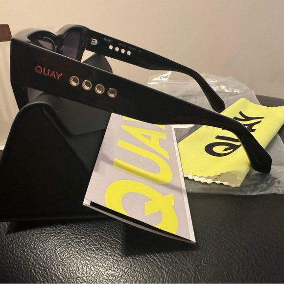 NWT Quay “NO APOLOGIES” blk frame/smk lense NEW DROP Super HOT Must Have Sunnies - Picture 4 of 9
